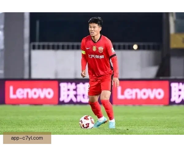 英博官宣李昂自由加盟四冠中卫