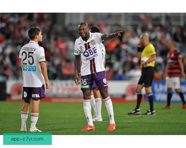 澳媒称悉尼挖角青训阿肯少青戴帽